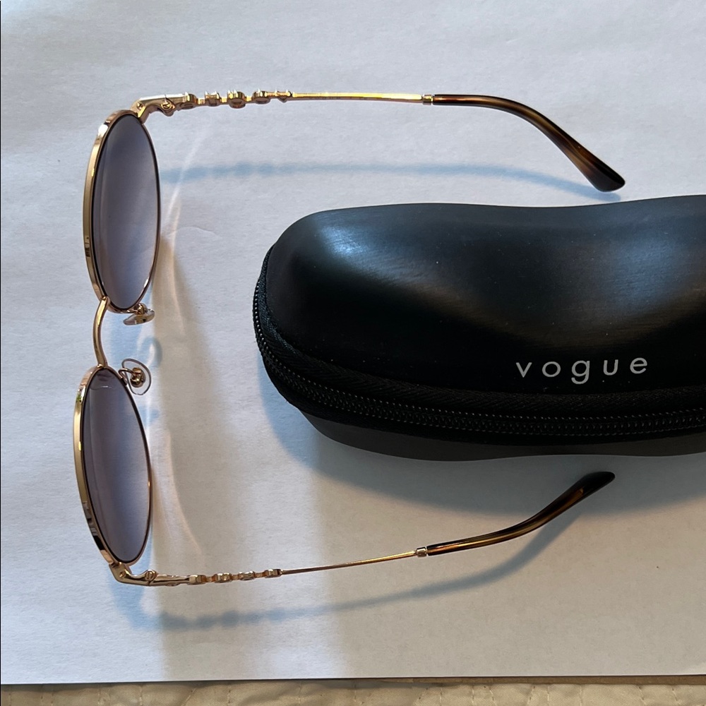 Vogue Sunglasses gold frames and tinted lenses - Picture 4 of 4